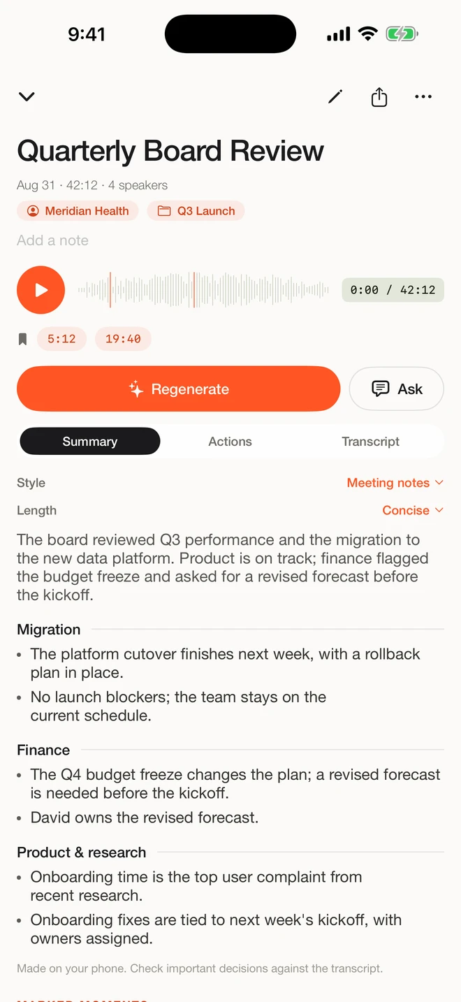 Fieldnoter showing a transcript with an on-device summary and action items
