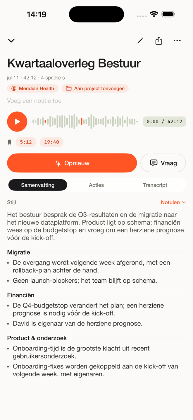 Fieldnoter met een transcript en een samenvatting met actiepunten, op het toestel